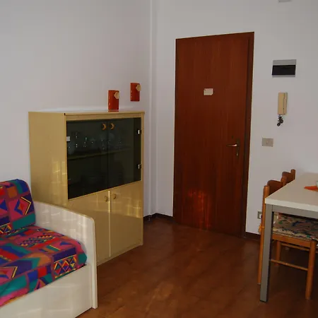 Appartamento Homely Flat Few Minutes From The - Beahost