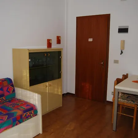 Homely Flat Few Minutes From The - Beahost Бибионе