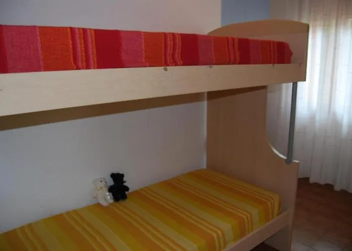 Homely Flat Few Minutes From The - Beahost Apartman *