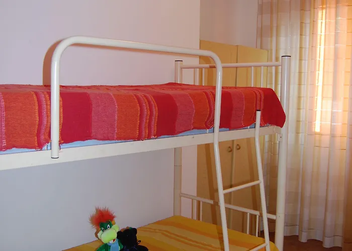 Homely Flat Few Minutes From The - Beahost *